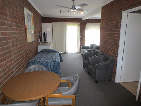 Tocumwal Golf Resort - Holiday Sunshine Coast 1