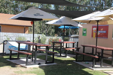 Tocumwal Hotel Motel (The Palms) - Holiday Sunshine Coast 2
