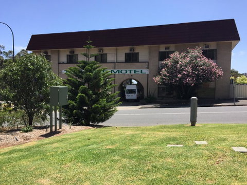 Tollgate Motel - Sunshine Coast Tourism 0