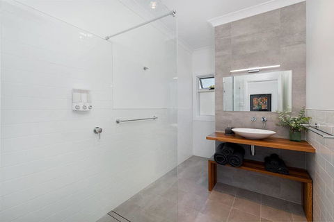 Toms Cottage - Wilgowrah -A Country Escape - Holiday Sunshine Coast 3