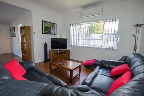 Topaz Cottage - Holiday Sunshine Coast 2