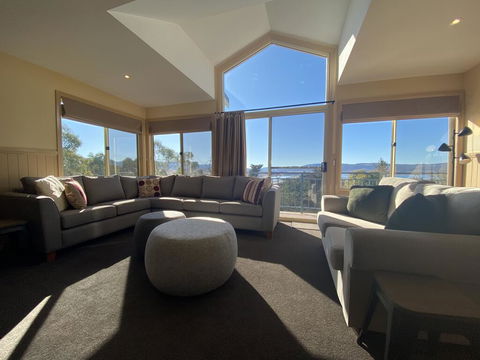 Torino 6 - Lake Jindabyne & Snowy Mountain Views - Sunshine Coast Tourism 2