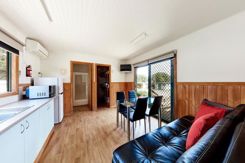 Torquay Foreshore Caravan Park - Sunshine Coast Tourism 1