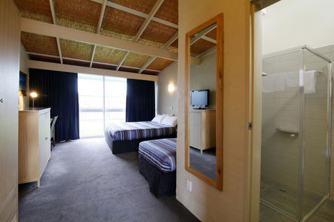 Torquay Hotel/Motel - Sunshine Coast Tourism 1