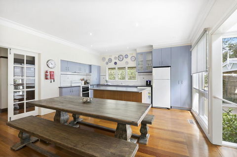 Torquay Retreats Aus - Bristol Road - Sunshine Coast Tourism 2