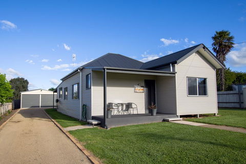Topaz Cottage - Holiday Sunshine Coast 0