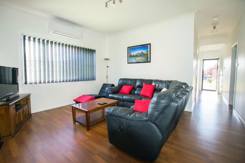 Topaz Cottage - Holiday Sunshine Coast 3