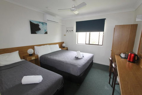 Toreador Motel - Sunshine Coast Tourism 3