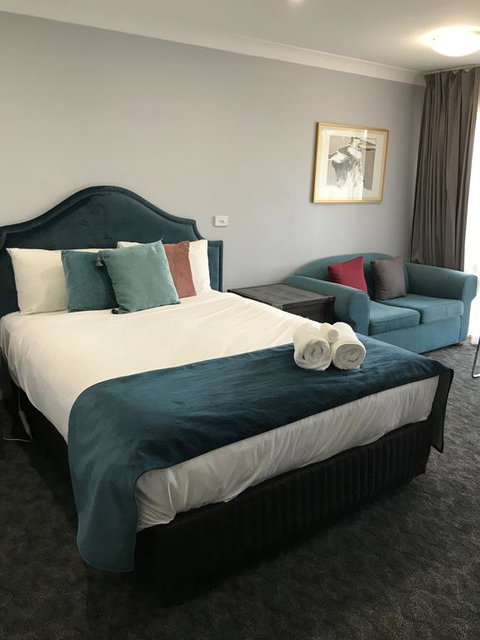 Town & Country Motor Inn - Sunshine Coast Tourism 0