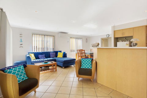 Townhouse In The Heart Of Port Stephens - Sunshine Coast Tourism 2