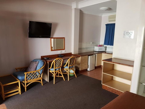 Townview Motel - Sunshine Coast Tourism 0