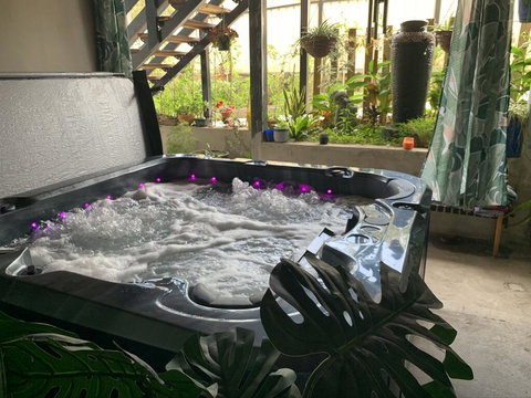 Tranquil Spa Retreat - Sunshine Coast Tourism 1