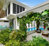 Tranquil Waters: Luxury Retreat in Oceans Edge - Sunshine Coast Tourism