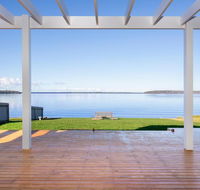 Tranquility Absolute Waterfront - Pet Friendly - 10 Mins to Hyams Beach - Holiday Sunshine Coast