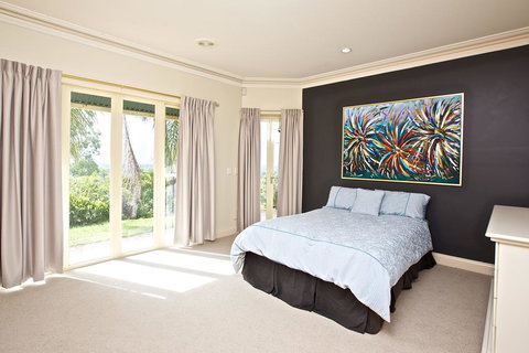 Tranquill Garden Hideaway - Holiday Sunshine Coast 0