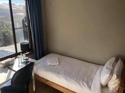 Traveler's Affordable Studio Unit (Beverly Hills) - Sunshine Coast Tourism 1