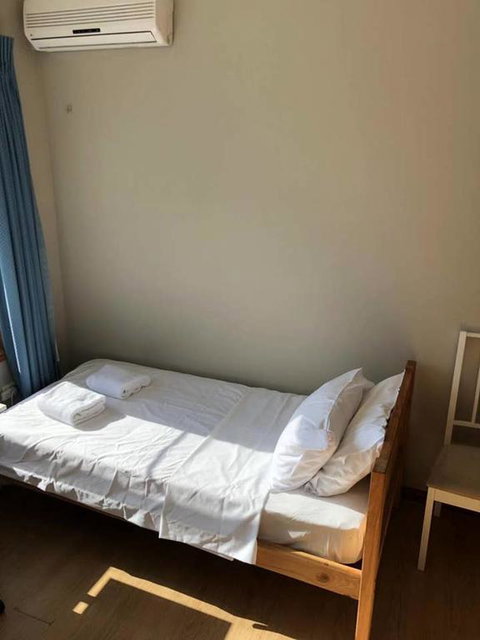 Traveler's Affordable Studio Unit (Beverly Hills) - Sunshine Coast Tourism 3
