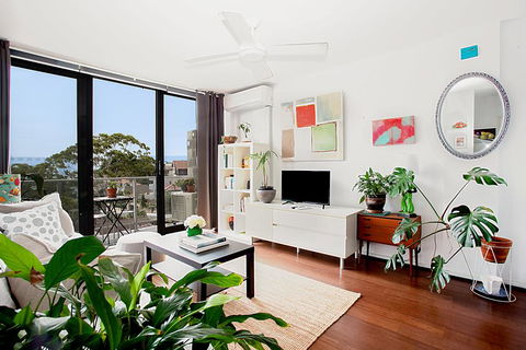 Treetop Retreat Five Minute Stroll To The Beach - Sunshine Coast Tourism 3