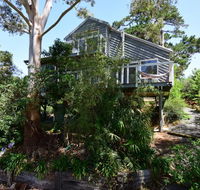 Treetops - Newly renovated in the village - Holiday Sunshine Coast