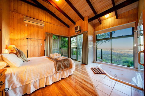 Treetops Seaview Montville - Holiday Sunshine Coast 3