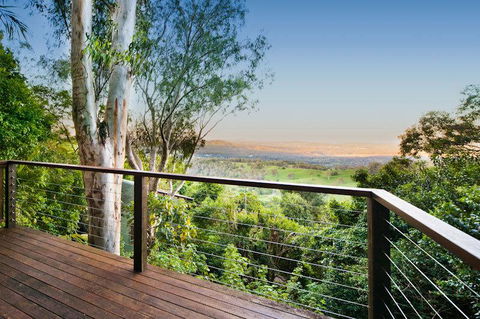 Treetops Seaview Montville - Holiday Sunshine Coast 1