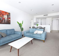 Trendy Self Contained Inner City Apartment - Holiday Sunshine Coast