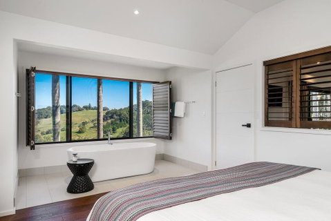 Triloka Lodges - Sunshine Coast Tourism 3