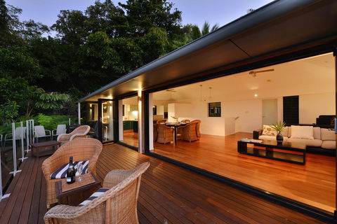 Trinity Beach Hideaway - Holiday Sunshine Coast 3