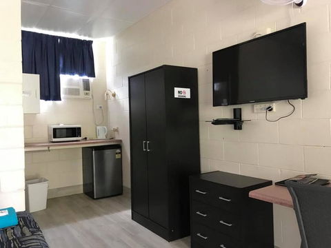 Tropical City Motor Inn - Holiday Sunshine Coast 1