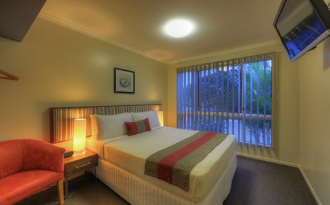 Tropixx Motel & Restaurant - Sunshine Coast Tourism 3
