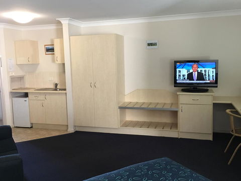 Tuckerbox Motor Inn - Holiday Sunshine Coast 2