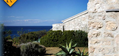Tu Emuz Stone Beachfront Villa, Emu Bay, Kangaroo Is - Sunshine Coast Tourism 3