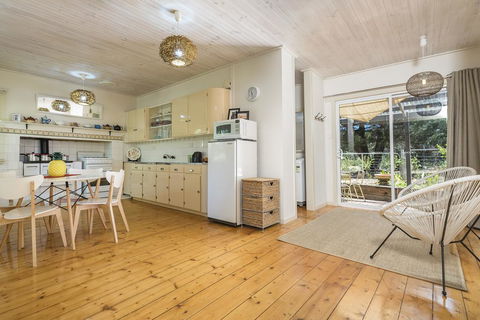Twin Palms Castlemaine - Sunshine Coast Tourism 0