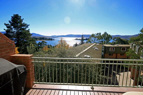 Twin Seasons 4 - Lake And Mountain Views - Sunshine Coast Tourism 0