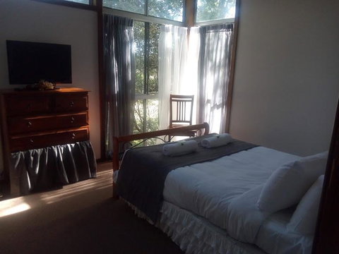 Twinkle Tree's Cottage - Holiday Sunshine Coast 2