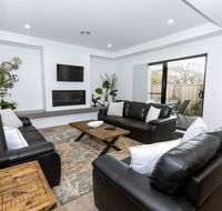 TWO TEN Sleeps 10 Luxury CBD Accommodation - Holiday Sunshine Coast