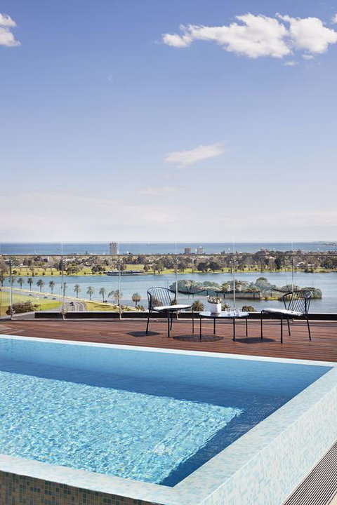 Tyrian Albert Park Lake - Sunshine Coast Tourism 3