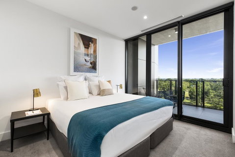 Tyrian Albert Park Lake - Sunshine Coast Tourism 0