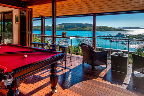 Uisce Luxury Holiday House With Jacuzzi Pool Table Cinema Premium Foxtel And Two Buggies - Holiday Sunshine Coast 0