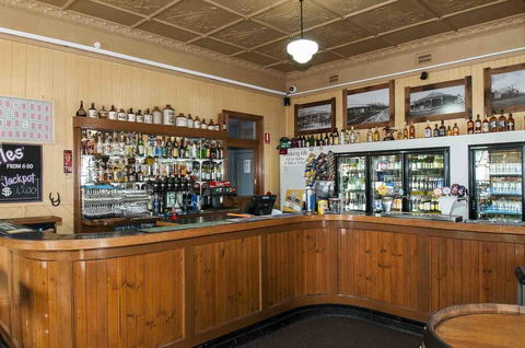 Ulmarra Hotel - Holiday Sunshine Coast 2