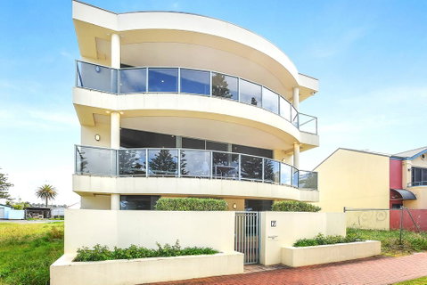Ultimate Esplanade - 3 Storey Experience - WiFi - Sunshine Coast Tourism 0