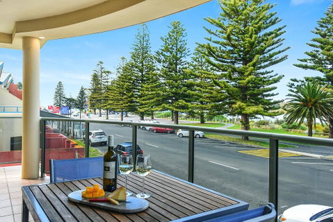 Ultimate Esplanade - 3 Storey Experience - WiFi - Sunshine Coast Tourism 1