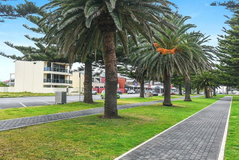 Ultimate Esplanade - 3 Storey Experience - WiFi - Sunshine Coast Tourism 2