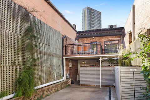 Ultimo Self-Contained Modern Apartments (623H) - Holiday Sunshine Coast 2