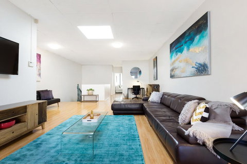 Ultimo Self-Contained Modern Apartments (623H) - Holiday Sunshine Coast 3