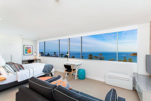 Ultrachic Executive Beach Apartment - Holiday Sunshine Coast 0