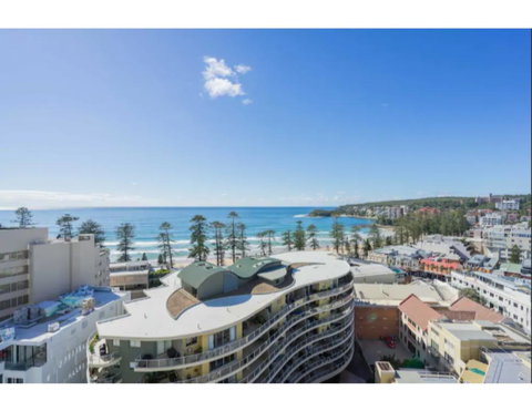 Ultrachic Executive Beach Apartment - Holiday Sunshine Coast 2