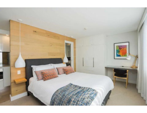 Ultrachic Executive Beach Apartment - Holiday Sunshine Coast 3