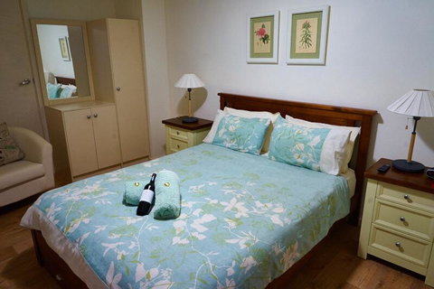 Underground Bed & Breakfast - Holiday Sunshine Coast 1