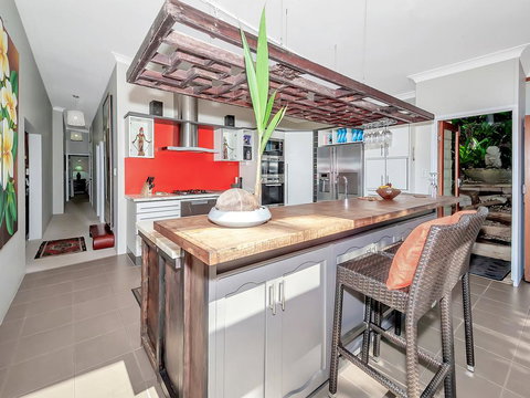 Unique, Tropical Rainforest Getaway - Holiday Sunshine Coast 3